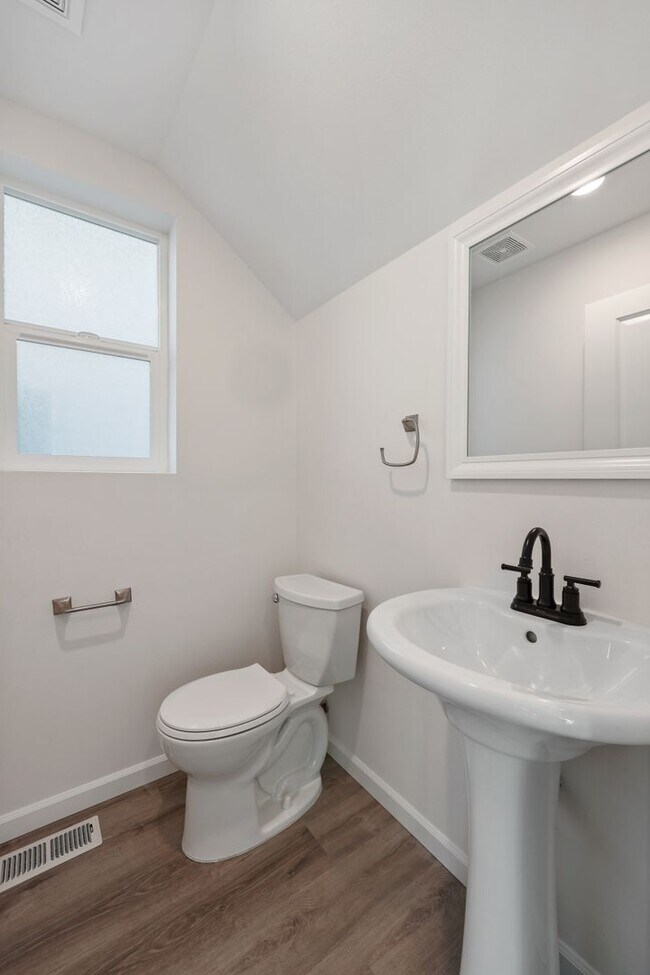 Building Photo - Like-New Tumwater Hill Home with A/C - 3 beds, 2.5 baths