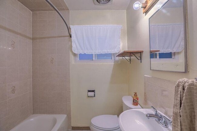 Building Photo - 4520 3rd St NW