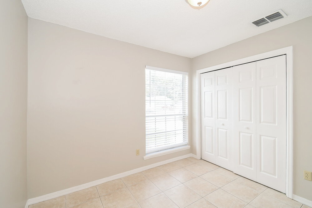 Building Photo - 809 Long Lake Dr
