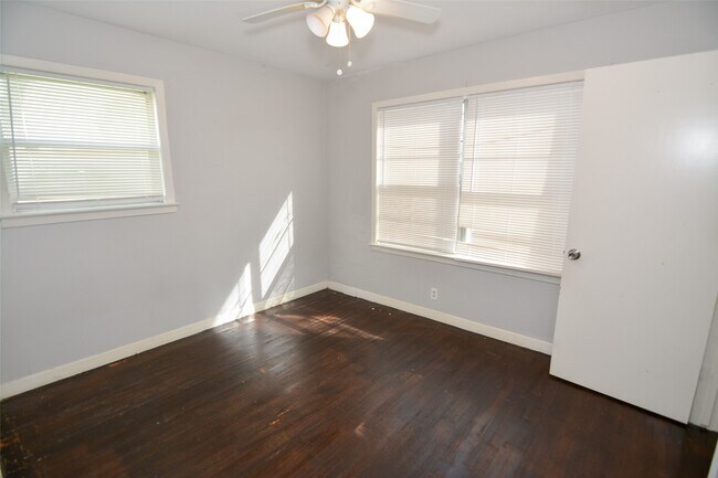 Building Photo - 6818 Cherrydale Dr