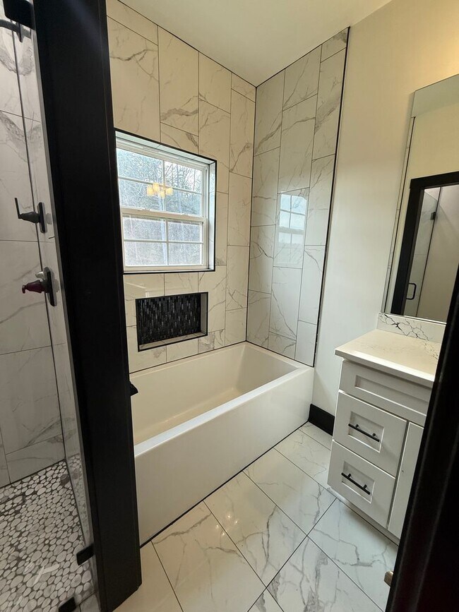 Building Photo - 2721 Cedrus Ave