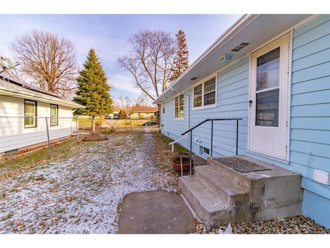 Building Photo - 2702 W 66th St