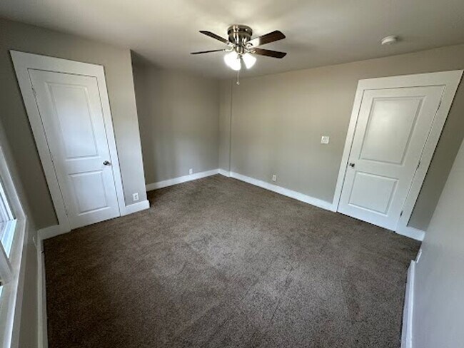 Building Photo - 4 bedrooms & 3 bath in Decatur!
