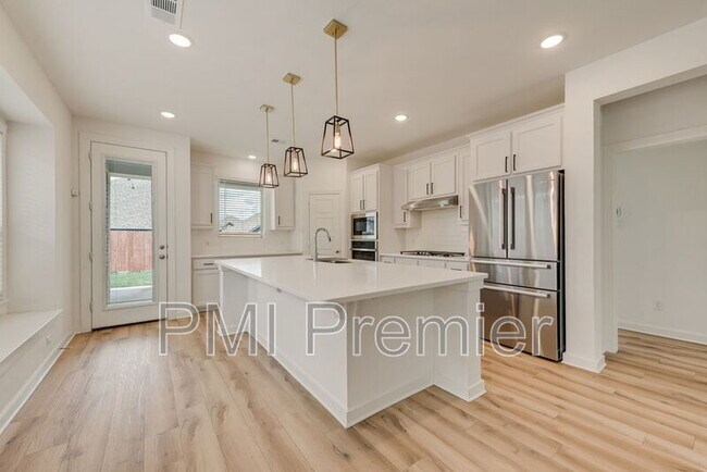 Building Photo - 3948 Mercedes Bend