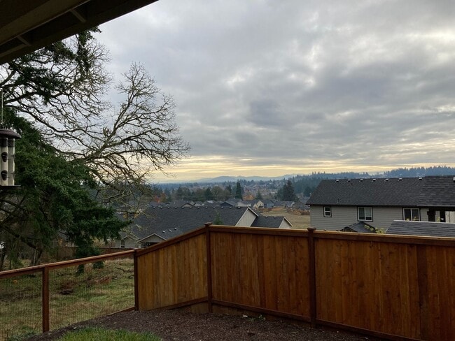 Building Photo - Newer Home In North Albany! Nealy 2500 sq ...
