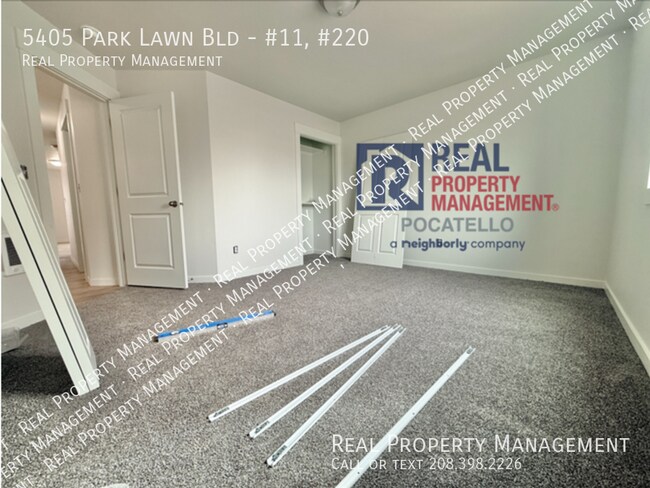 Building Photo - 5405 Park Lawn Dr