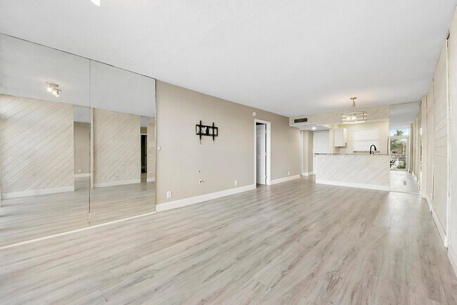 Building Photo - 1391 S Ocean Blvd