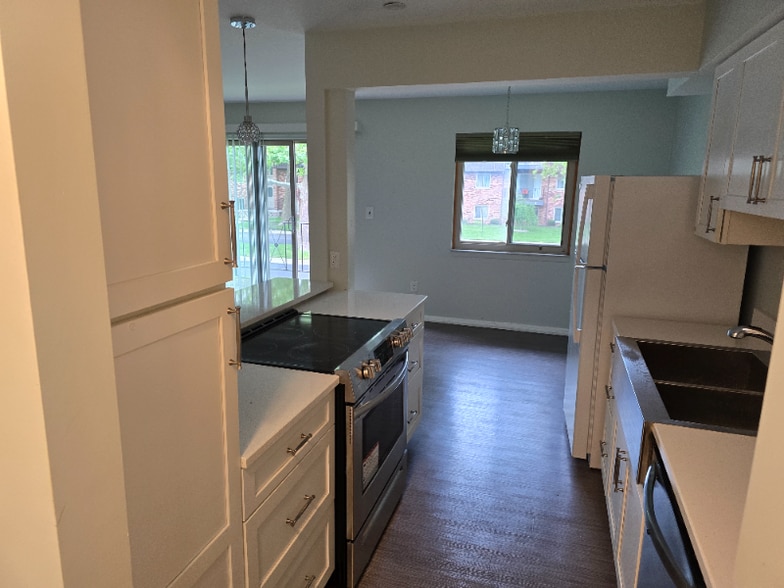 Building Photo - 418 Riviera Dr