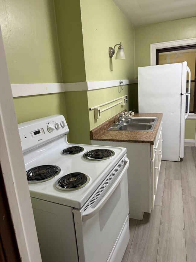 Building Photo - Brownstone Flats