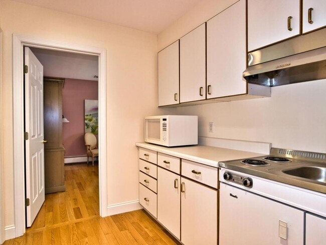 Building Photo - 149 Nanaquaket Rd