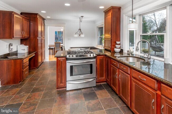 Building Photo - 24 Camelia Ct