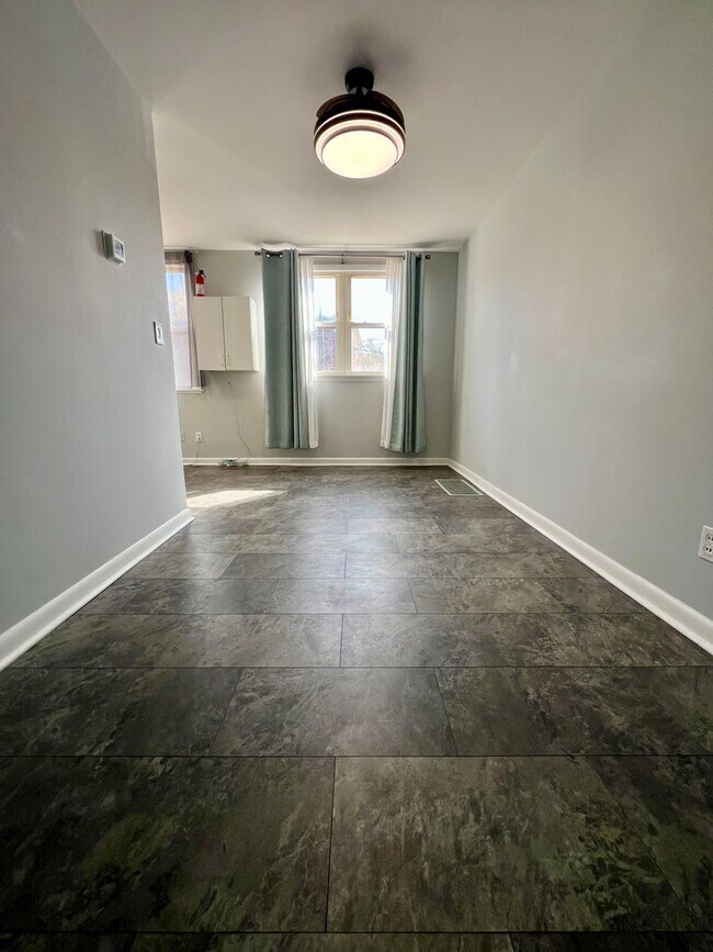 Building Photo - Gorgeous 3-Bedroom Townhome in Ambler! Available NOW! Last Month’s Rent WAIVED up front for quali...