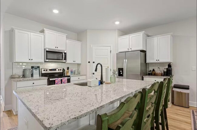 Building Photo - 2047 Hansel Hl Dr