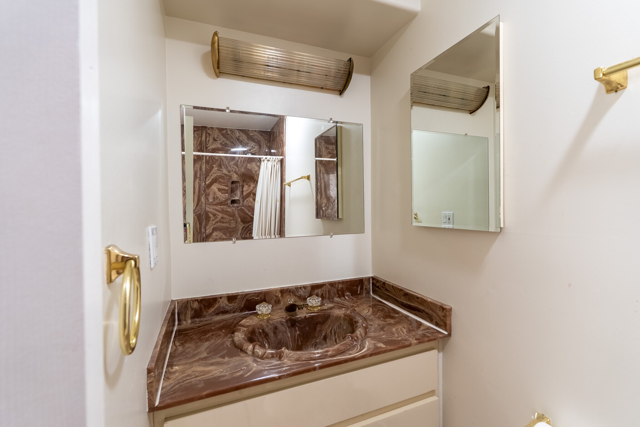 Building Photo - 1758 N Alexandria Ave