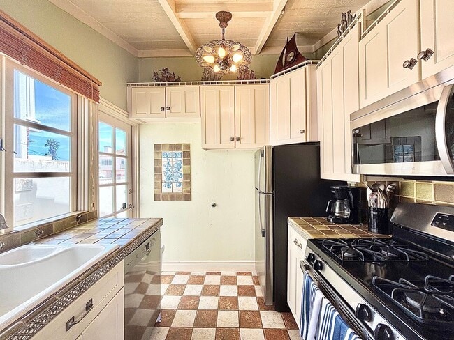 Building Photo - 1205O | Spanish Beach Bungalow Retreat | M...