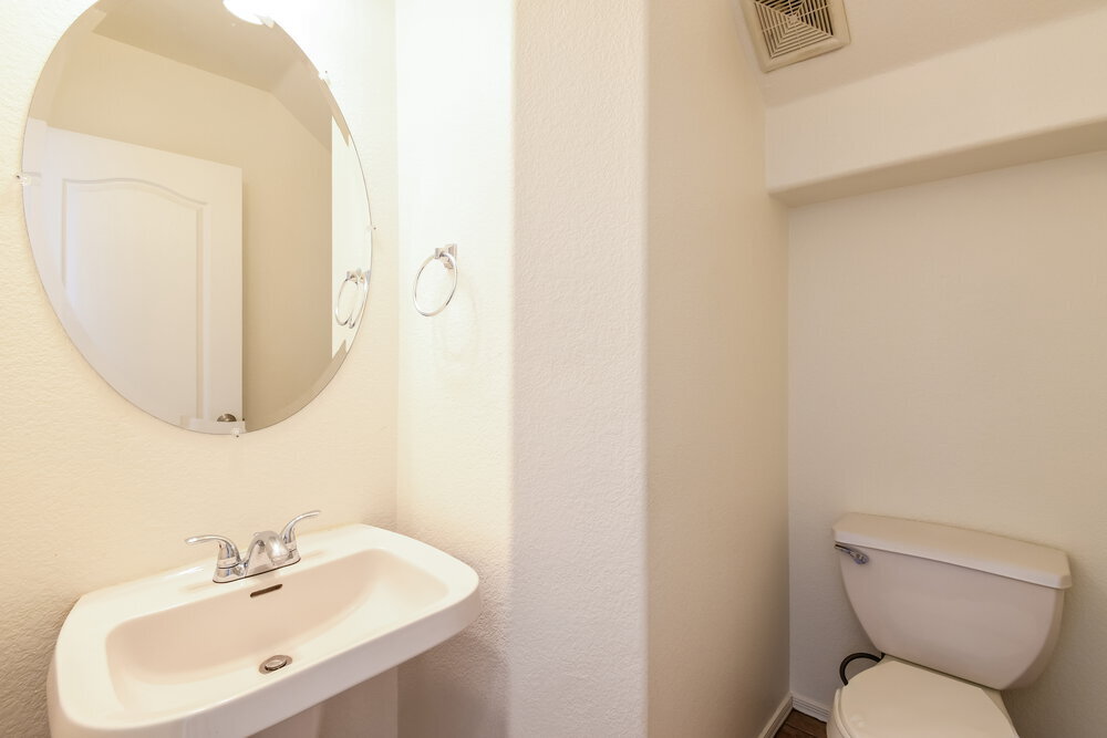 Building Photo - 1150 E Ferrara St