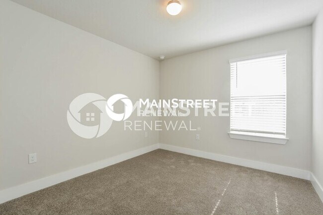 Building Photo - 3 Bedroom Pet-Friendly Home in Deland, FL with Main Street Renewal