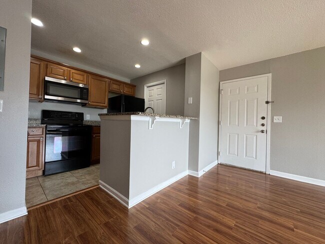 Building Photo - Altamonte Springs Top Floor Condo ~ Gated Waterfront Community ~ Must See!