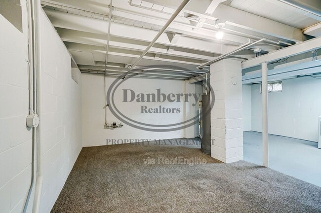 Building Photo - 347 Darrow Ave