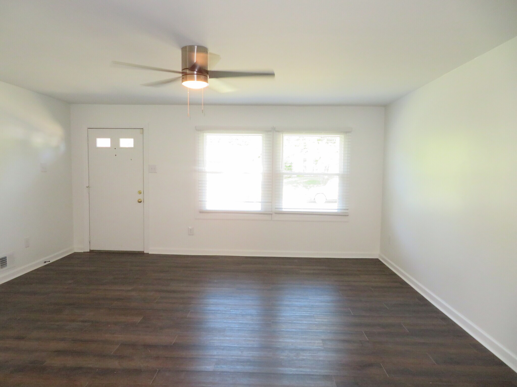 Building Photo - 7895 Pavilion Dr