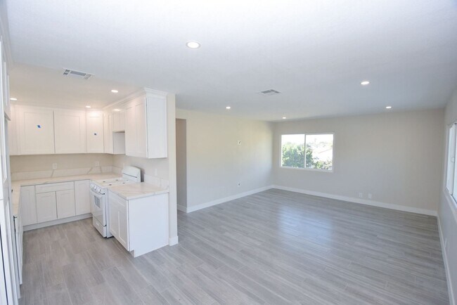 Building Photo - 522 N. 12TH ST.