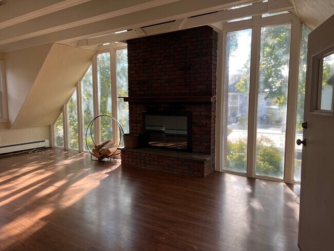 Building Photo - 21 Hawthorn Ave