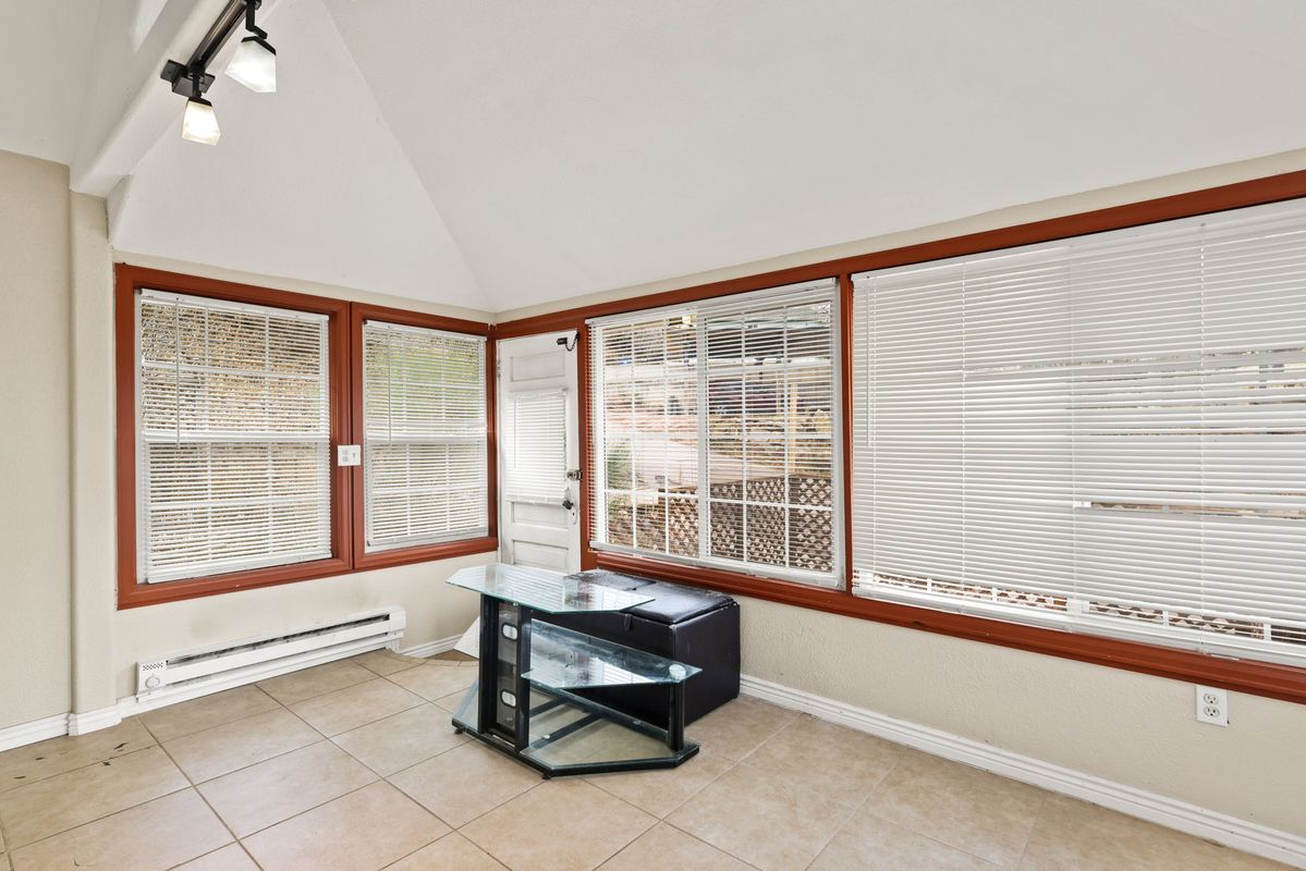 Building Photo - 811 Shoshone Pl