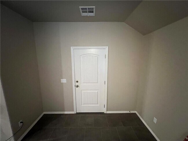 Building Photo - 515 N 5th St