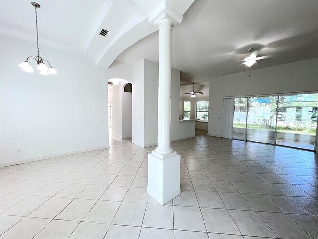 Building Photo - 27 Empress Ln