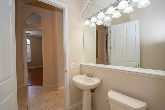 Building Photo - 3668 Windmoor Dr