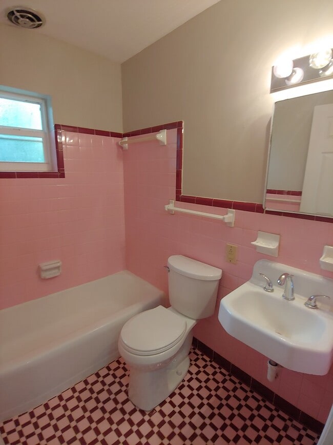 Building Photo - Cute 1/1 Mission Road