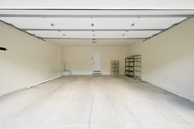 Building Photo - 2905 N 186th St