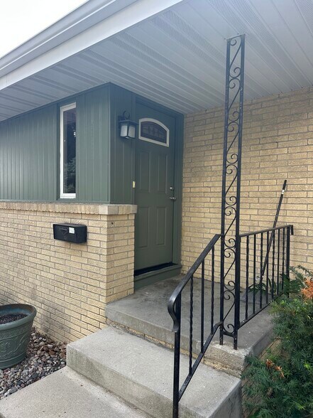 Entry Exterior - 6038 Urbandale Ave