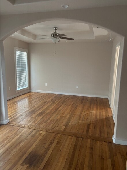 Building Photo - 707 Tulane Dr