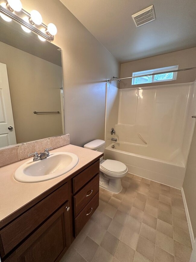 Building Photo - Gorgeous 3 Bedroom 2 Bath Home in Hayden!