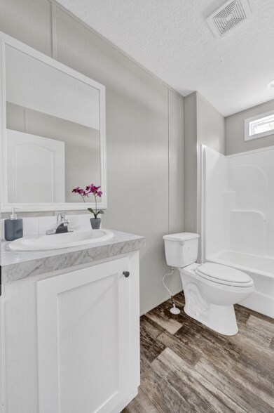 Building Photo - 20 Samaria St