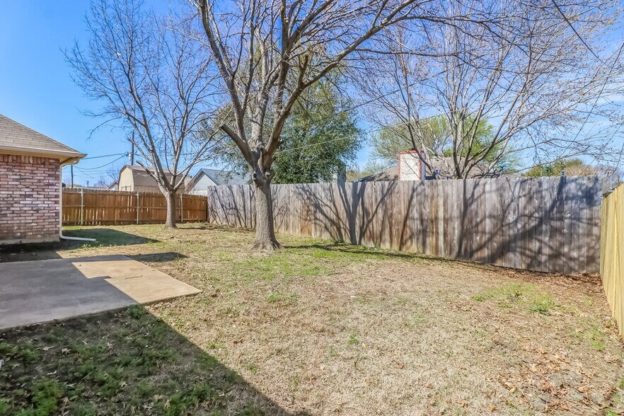 Building Photo - 819 Crystal Creek Ln