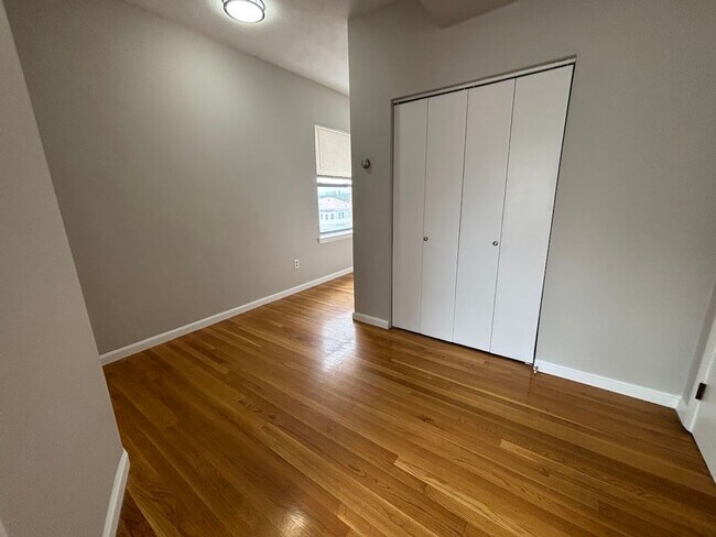 Interior Photo - 566 Beach