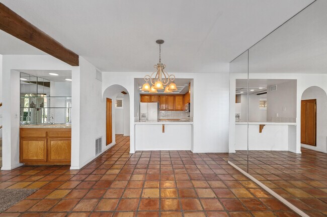 Building Photo - 73322 Shadow Mountain Dr