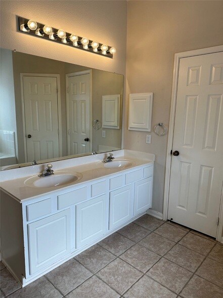 Building Photo - 13615 Braydon Bend Dr