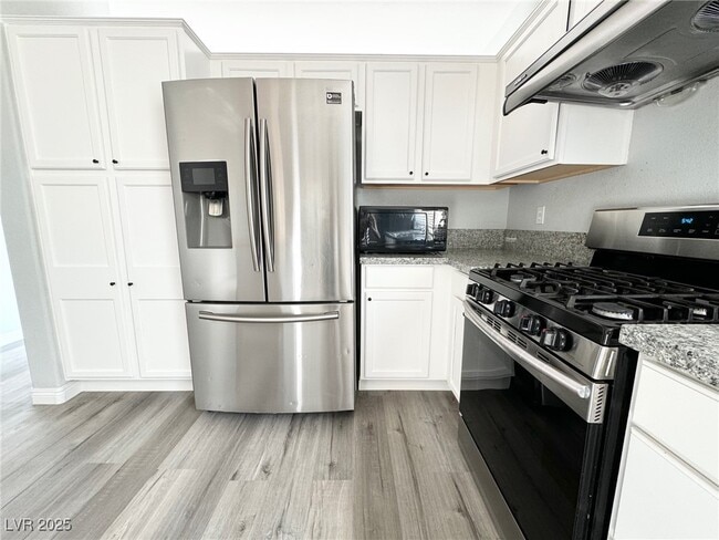 Building Photo - 10668 Oak Apple Ave