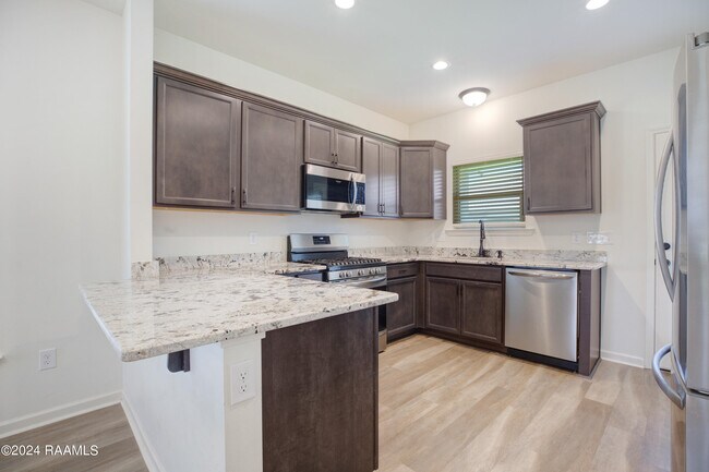 Building Photo - 524 Elwick Dr