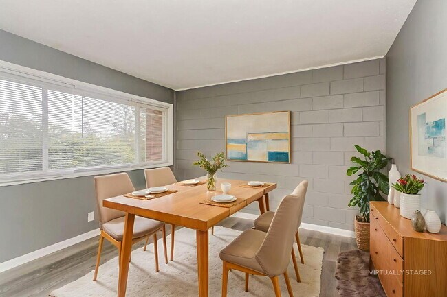 Building Photo - Charming 2 Bed, 1 Bath Apartment in Indianapolis - Don't Miss Out!