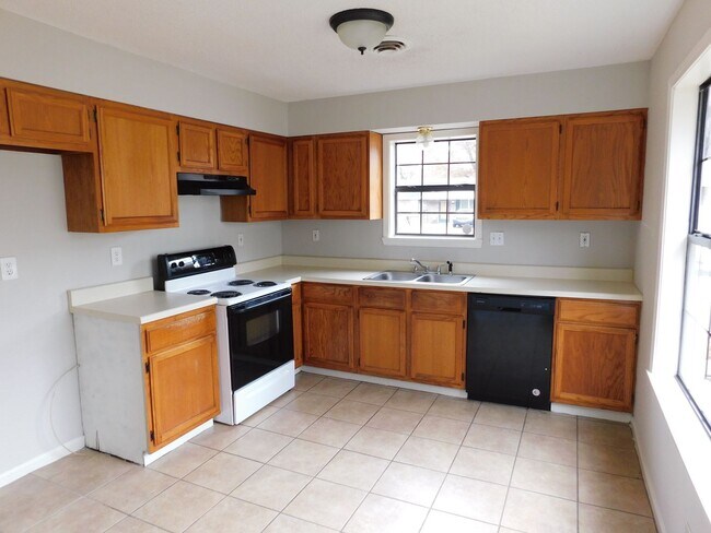 Building Photo - 6630 Gatewood Cir