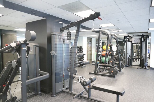 Building Photo - 400 N La Salle Dr