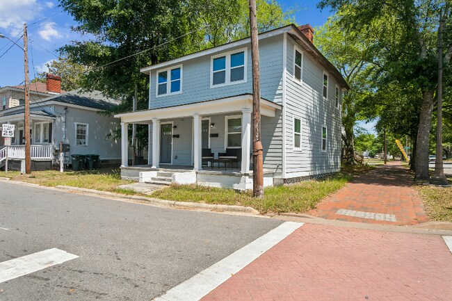 Building Photo - 502 W 48th St