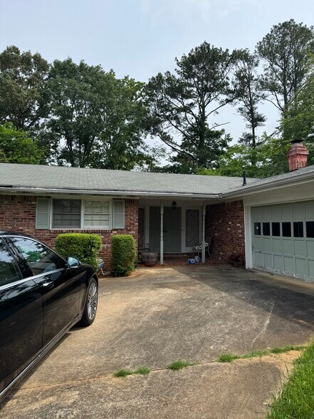 Front - 4610 Weyburn Ln