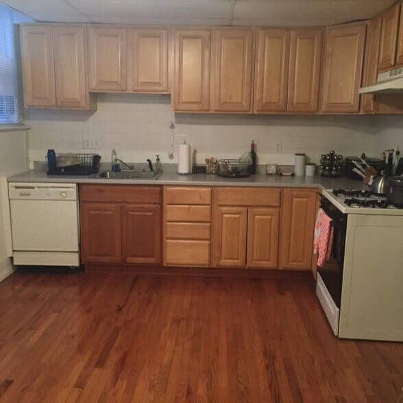 Primary Photo - 119 Freeman St