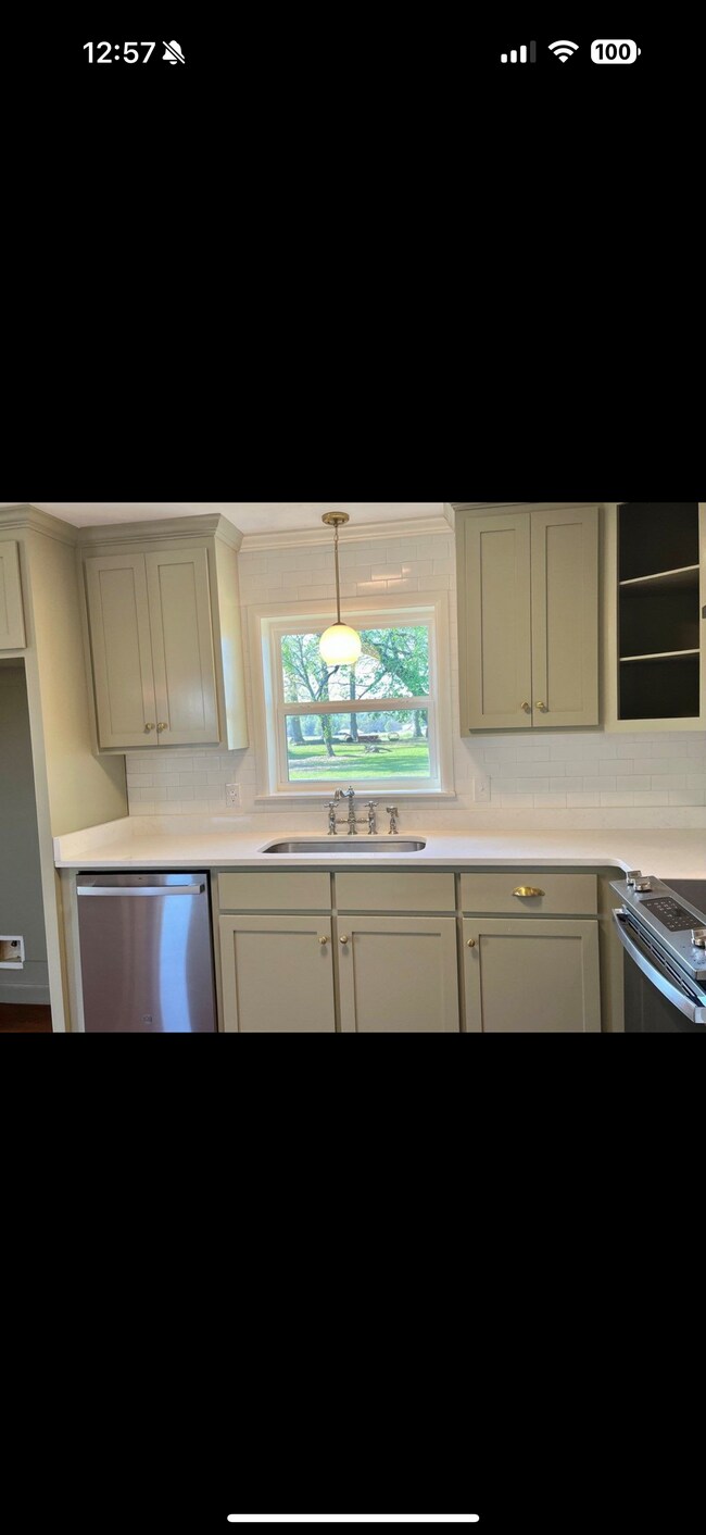 Building Photo - 8336 S Park Ave