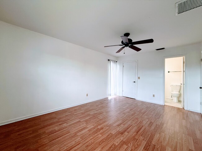 Building Photo - 1845 Robalo Dr